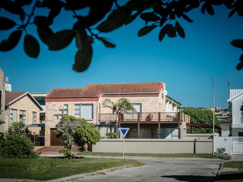 House For Sale in Ferreira Town - Photo 2