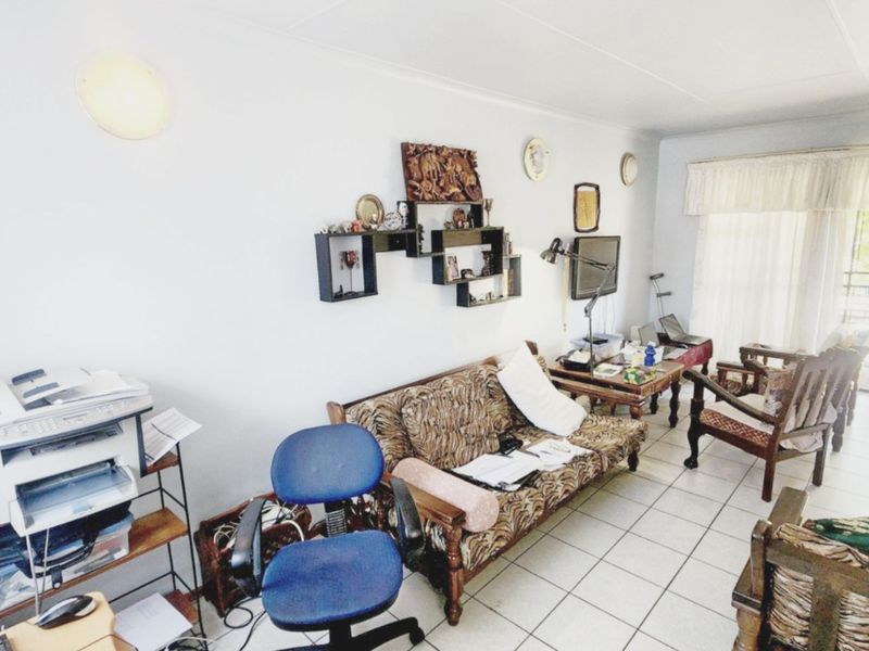 Townhouse For Sale in Die Hoewes - Photo 9