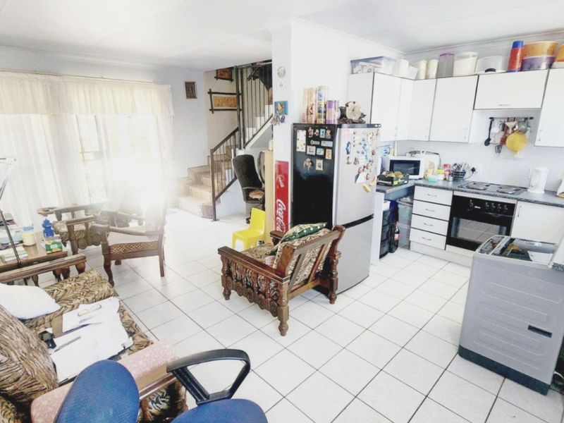 Townhouse For Sale in Die Hoewes - Photo 5