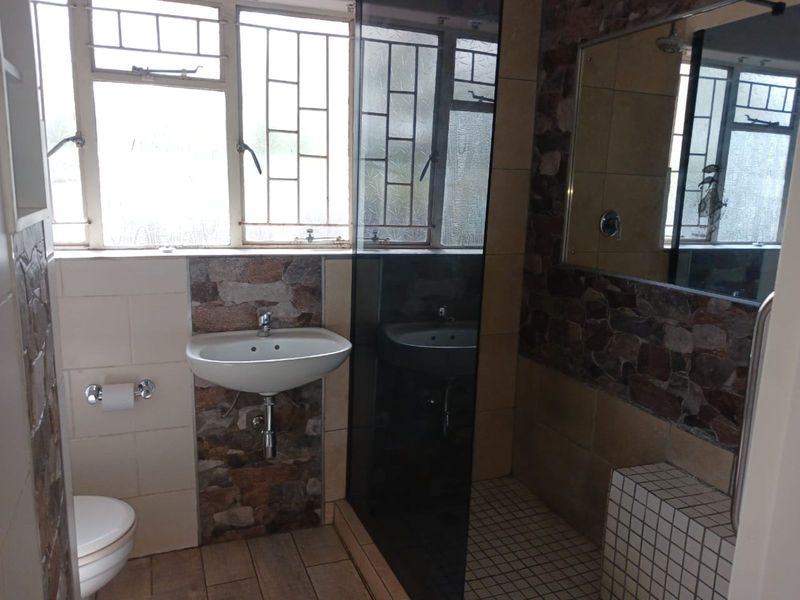 Townhouse For Sale in Songloed - Photo 7