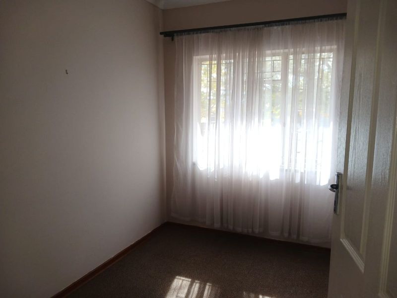 Townhouse For Sale in Songloed - Photo 6