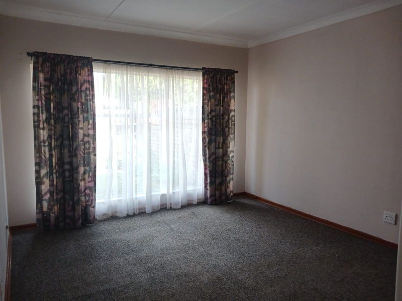 Townhouse For Sale in Songloed - Photo 5