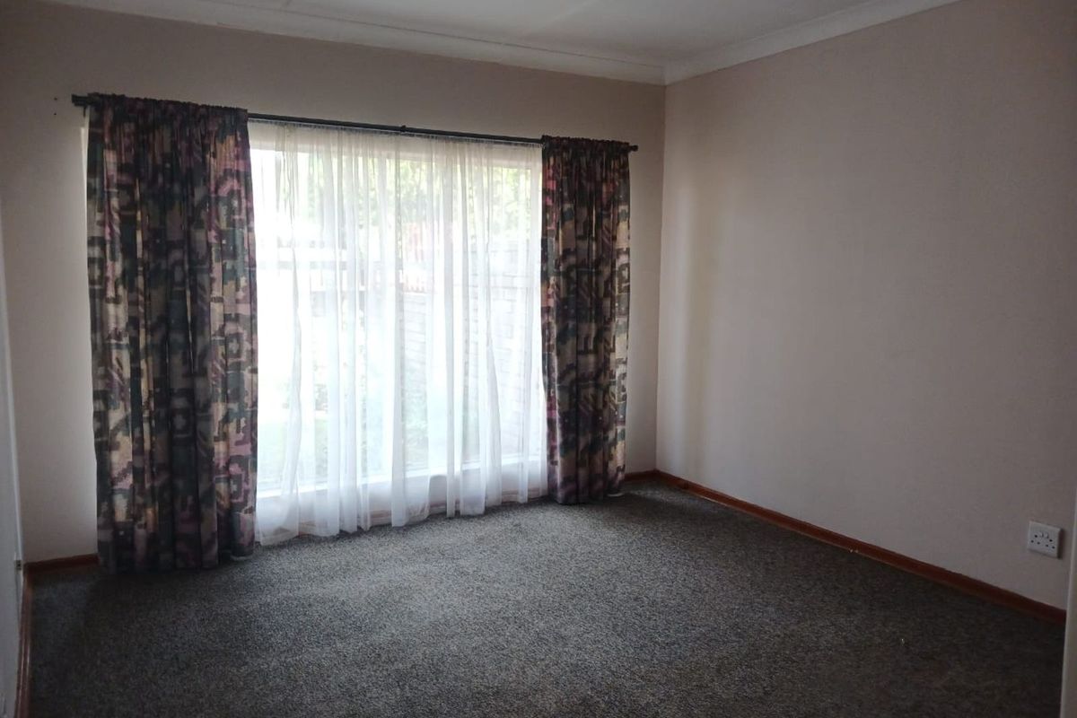 Townhouse For Sale in Songloed - Photo 5