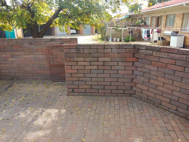 Townhouse For Sale in Songloed - Photo 9