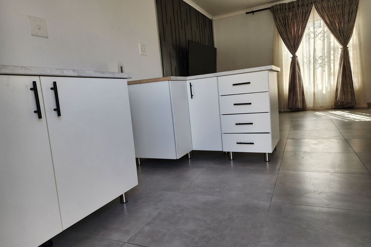 House For Sale in Southern Gateway - Photo 2