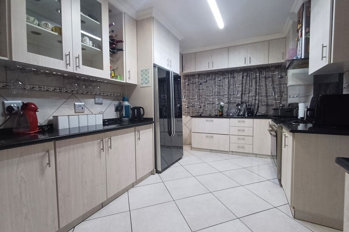 House For Sale in Stilfontein Ext 4 - Photo 5