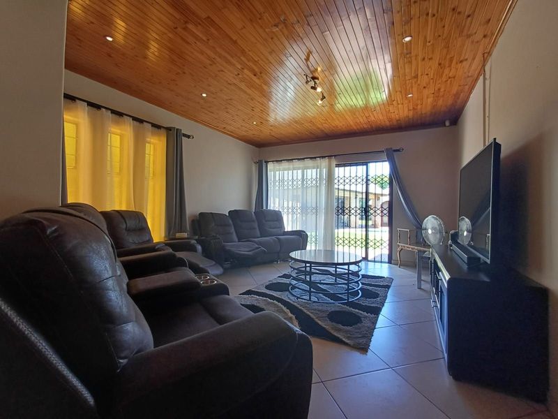 House For Sale in Stilfontein Ext 4 - Photo 7