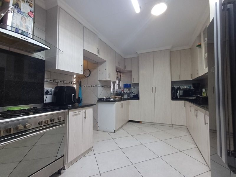 House For Sale in Stilfontein Ext 4 - Photo 6