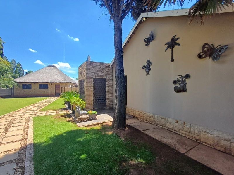 House For Sale in Stilfontein Ext 4 - Photo 2