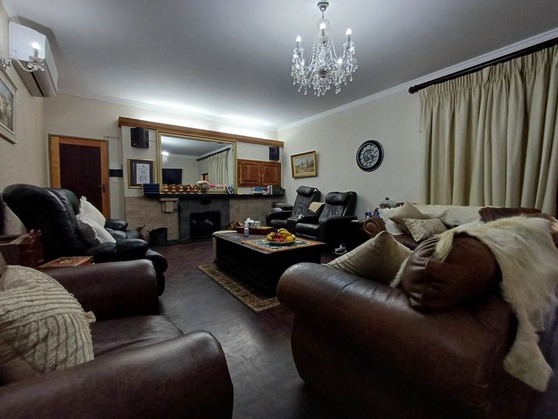 House For Sale in Stilfontein Ext 4 - Photo 4