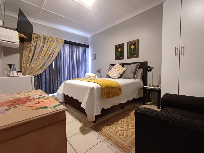 Guest House For Sale in Irene Park - Photo 3