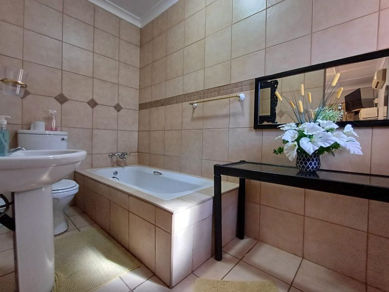 Guest House For Sale in Irene Park - Photo 4