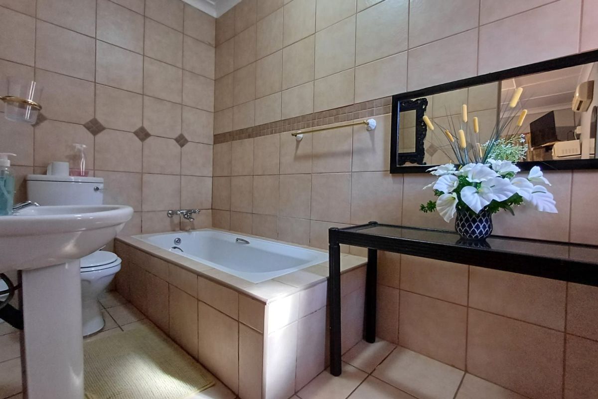 Guest House For Sale in Irene Park - Photo 4