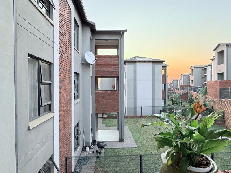 Apartment For Sale in Amberfield - Photo 2