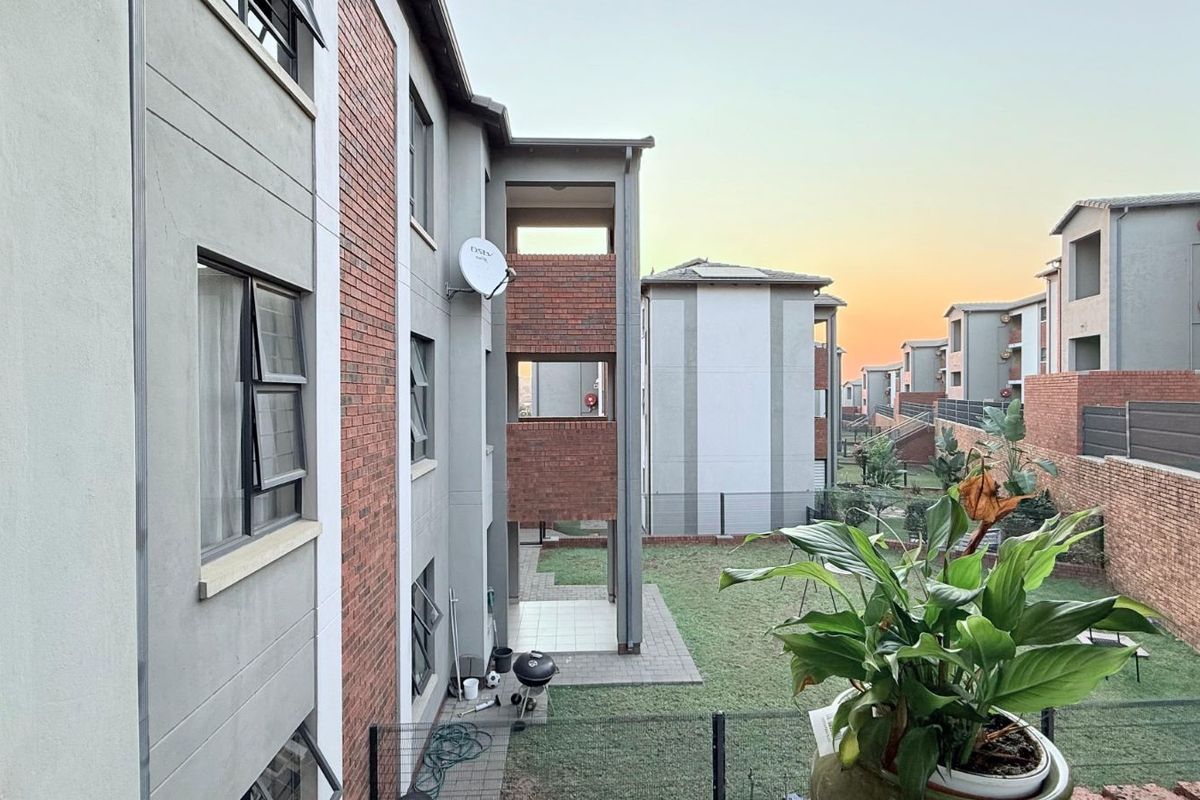 Apartment For Sale in Amberfield - Photo 2