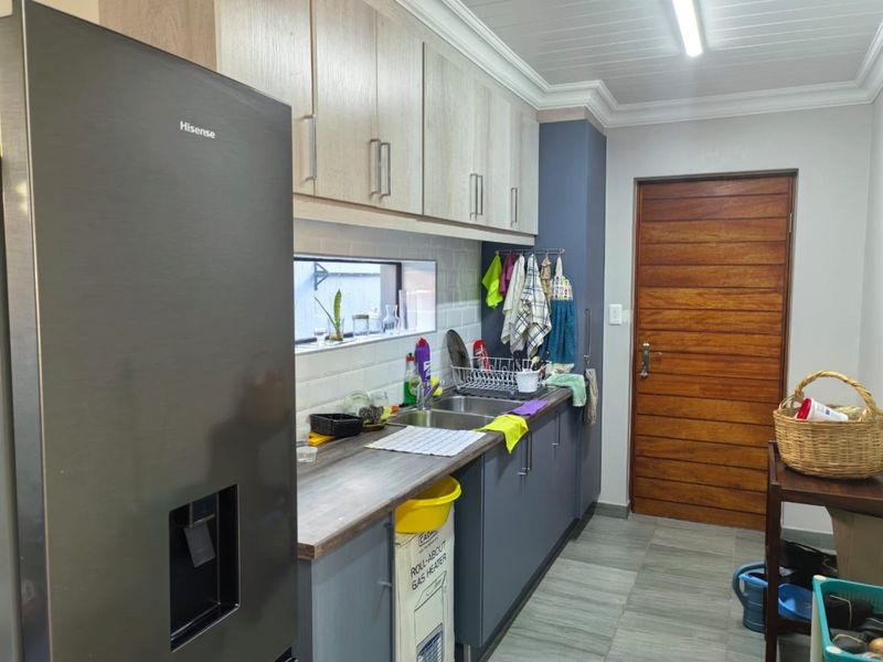 Townhouse For Sale in Dana Bay - Photo 7