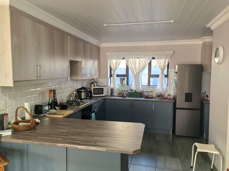 Townhouse For Sale in Dana Bay - Photo 4