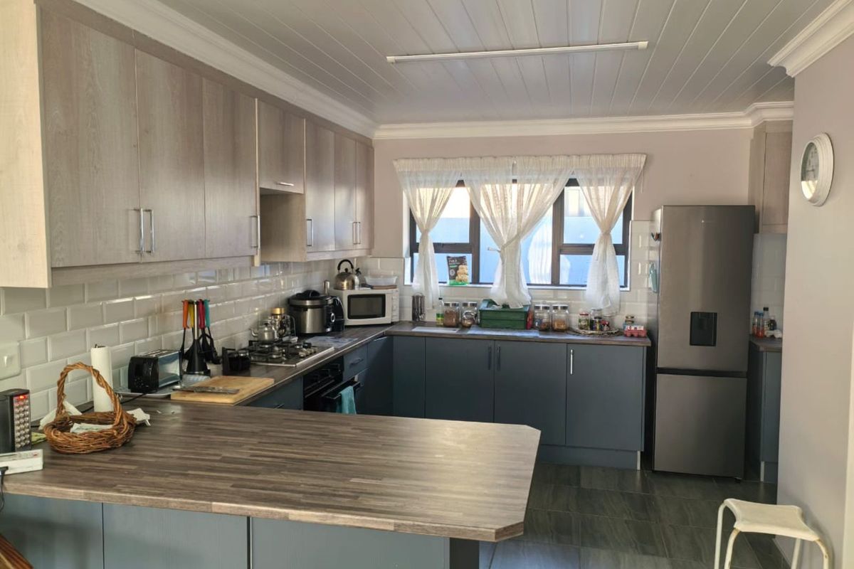 Townhouse For Sale in Dana Bay - Photo 4