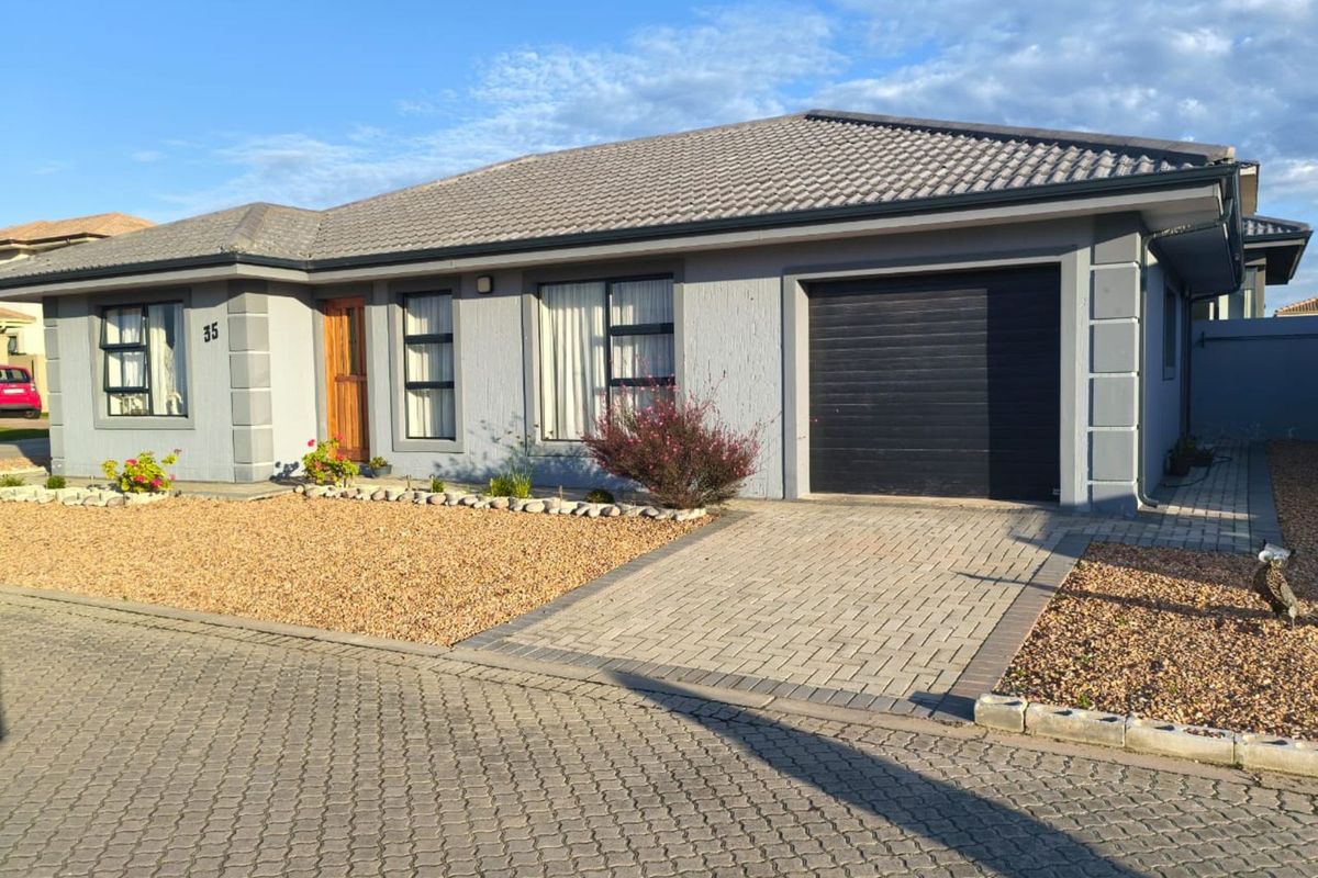 Townhouse For Sale in Dana Bay - Photo 3