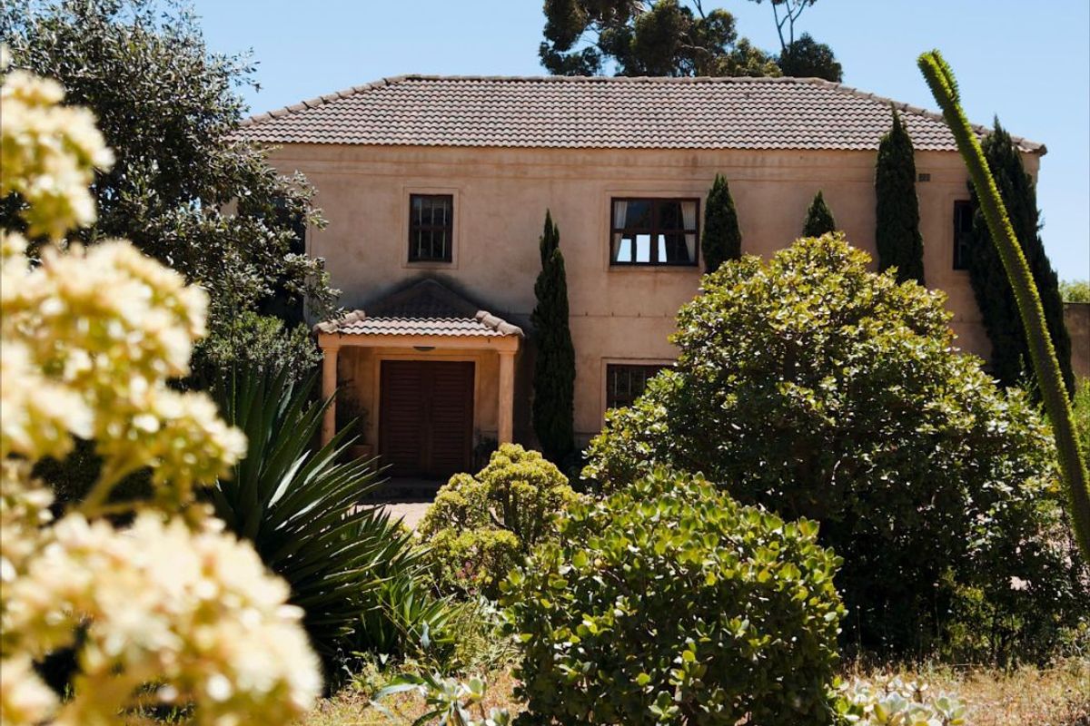 House For Sale in High Riding Country Estate - Photo 2