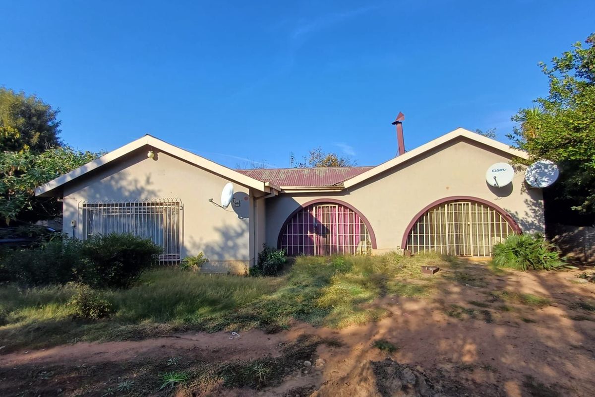 House For Sale in Orkney Central - Photo 2