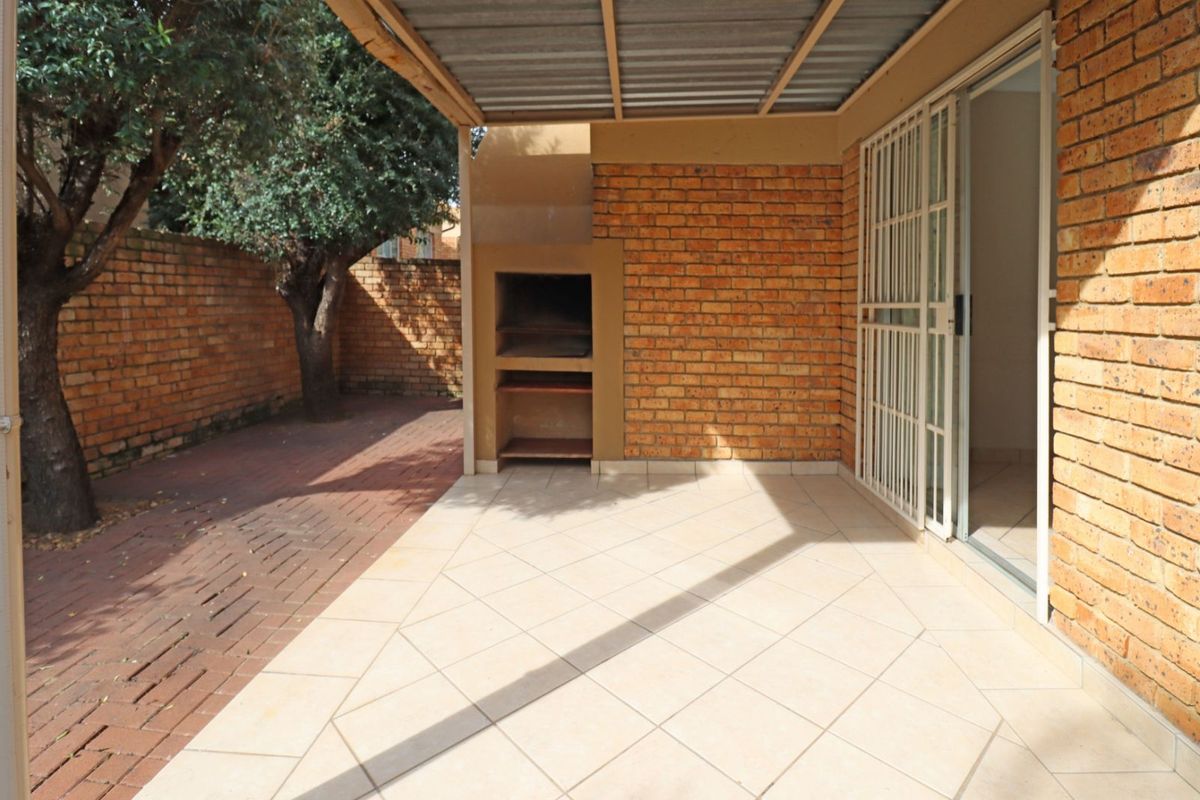 Townhouse For Sale in Amberfield - Photo 4