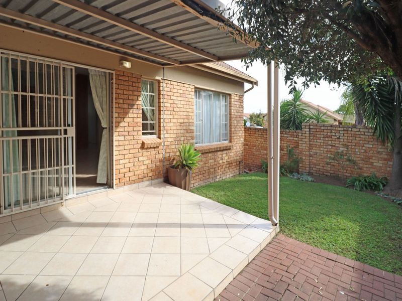 Townhouse For Sale in Amberfield - Photo 8