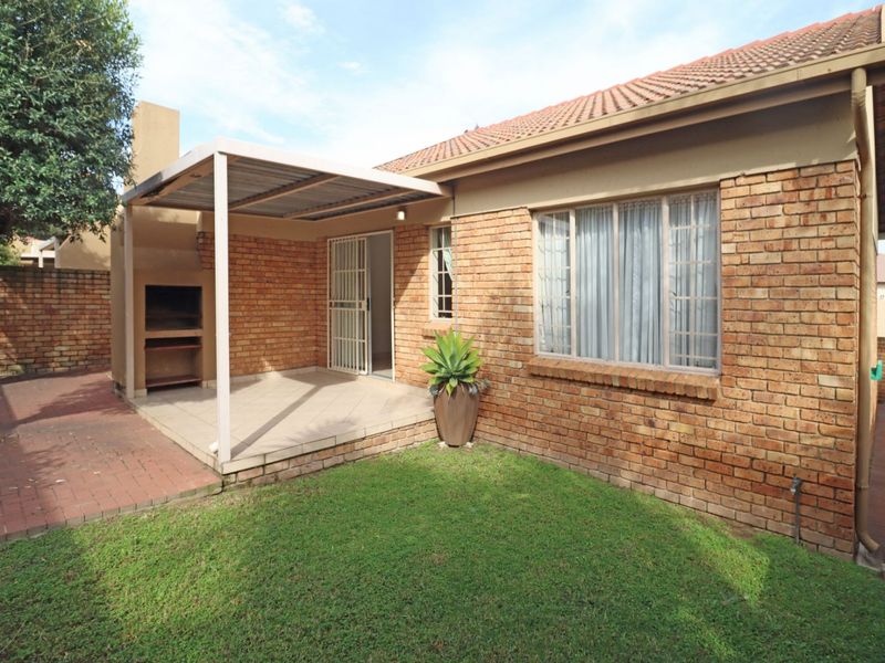 Townhouse For Sale in Amberfield - Photo 6