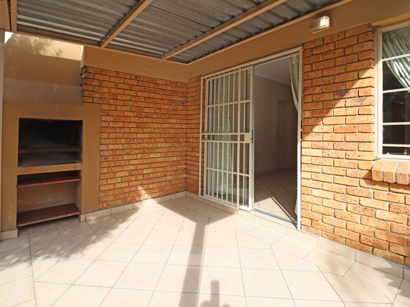 Townhouse For Sale in Amberfield - Photo 3