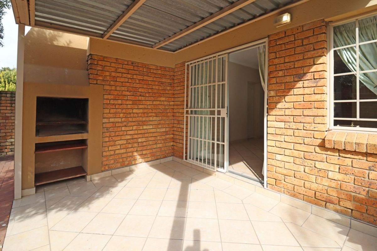 Townhouse For Sale in Amberfield - Photo 3