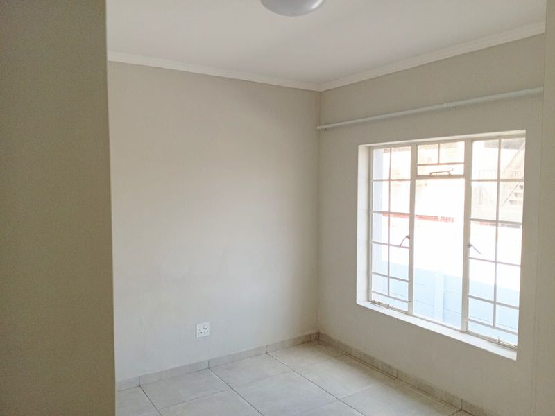 Townhouse For Sale in Florida - Photo 2