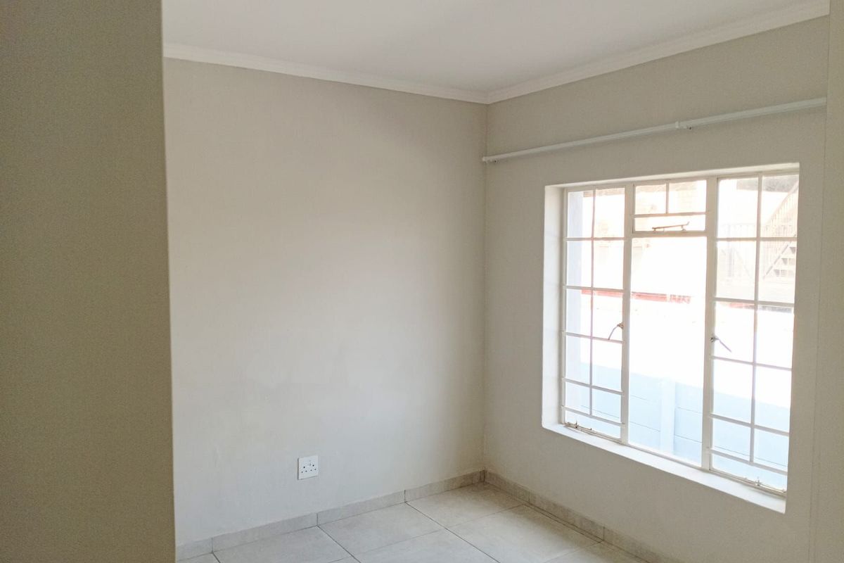 Townhouse For Sale in Florida - Photo 2