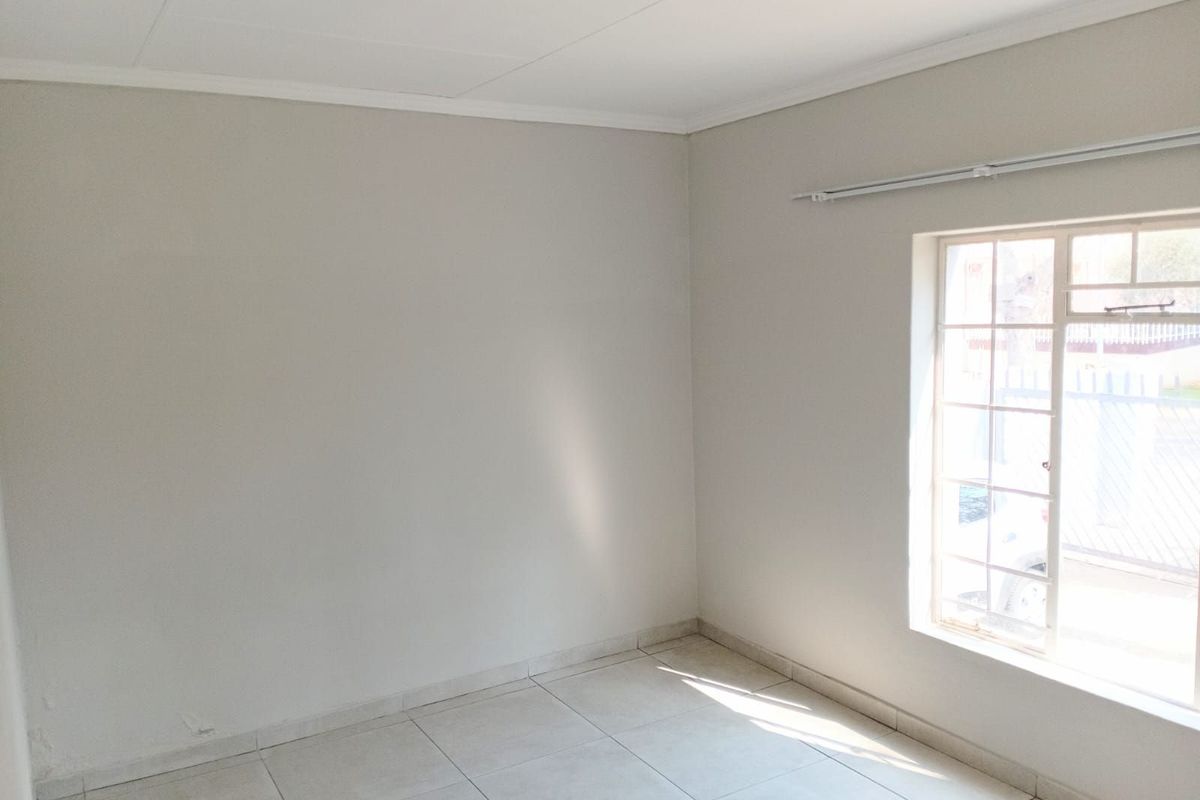 Townhouse For Sale in Florida - Photo 5