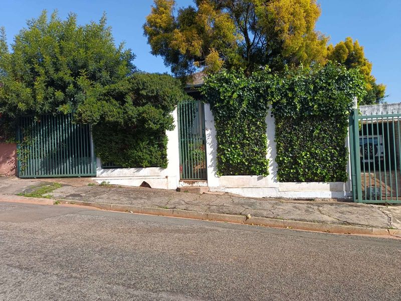 House For Sale in Brixton - Photo 2