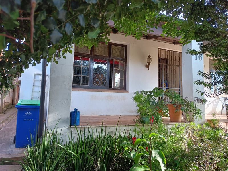 House For Sale in Brixton - Photo 3