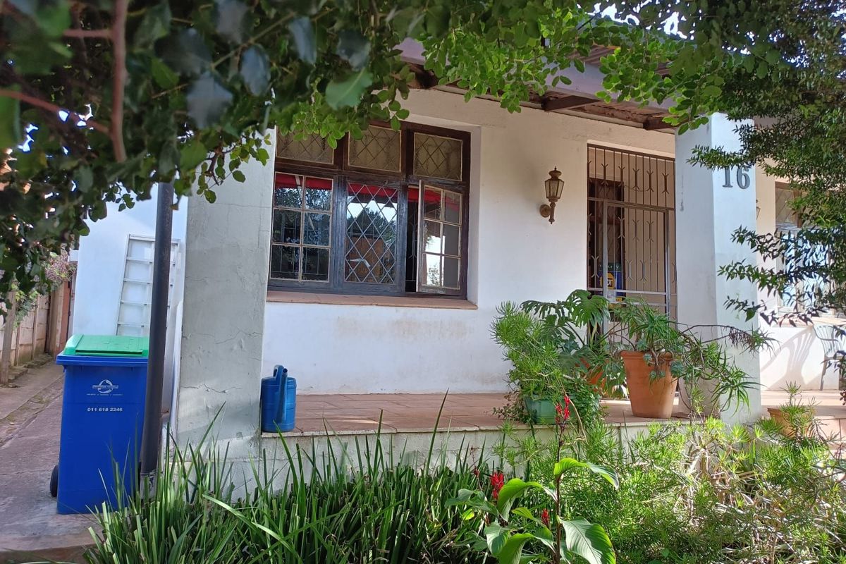 House For Sale in Brixton - Photo 3