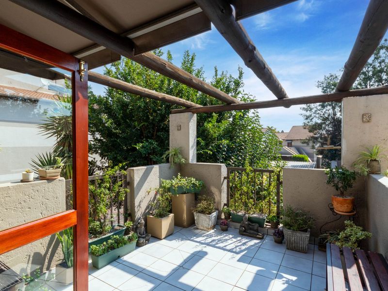 Apartment For Sale in Paulshof - Photo 2