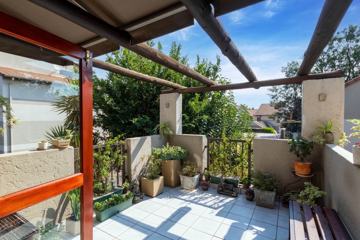 Apartment For Sale in Paulshof - Photo 2