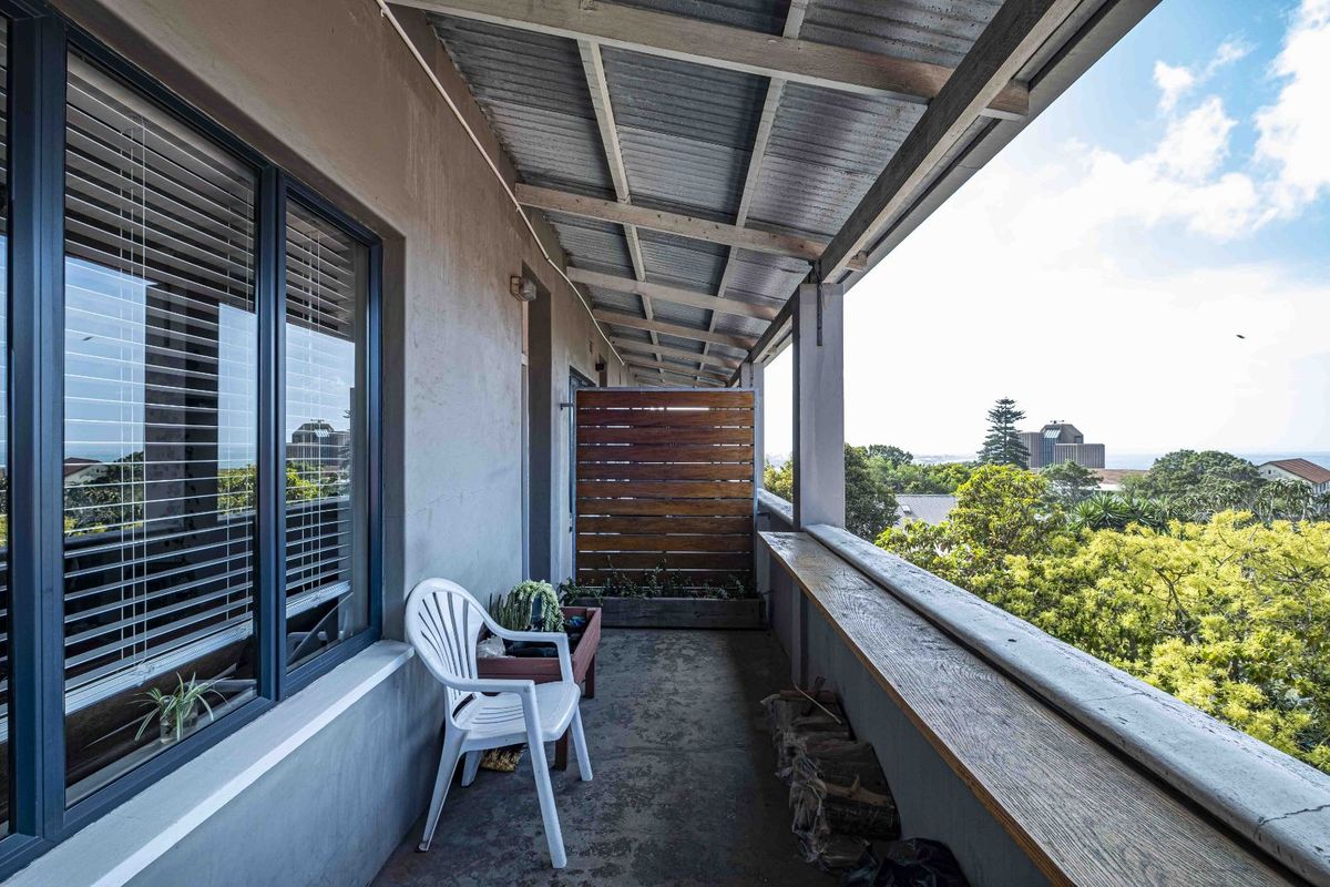 Apartment For Sale in Richmond Hill - Photo 2