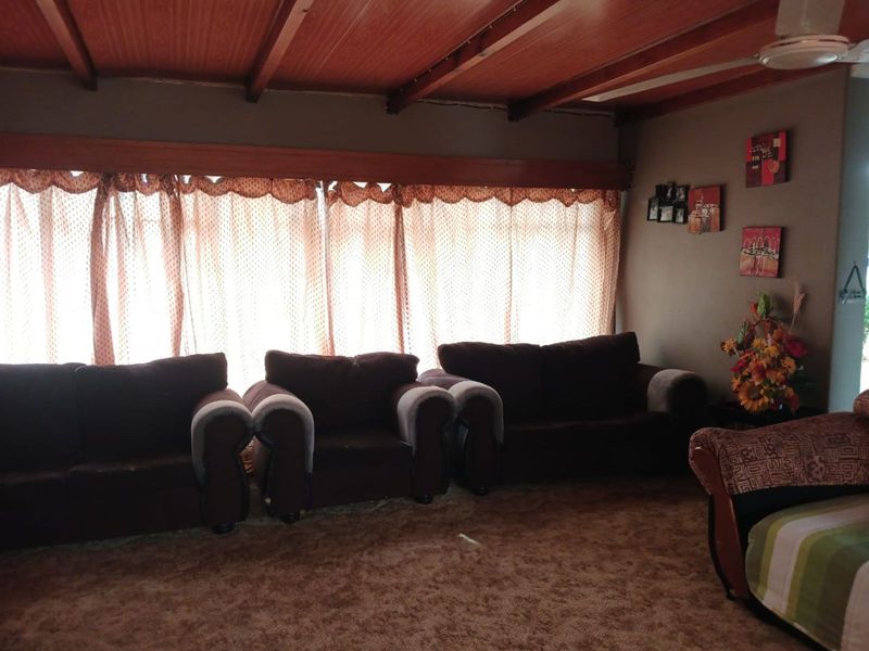 House For Sale in Declercqville - Photo 4