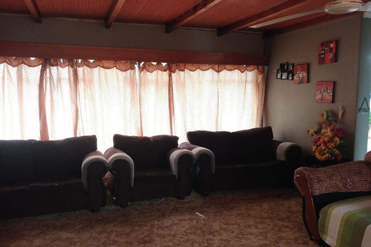 House For Sale in Declercqville - Photo 4