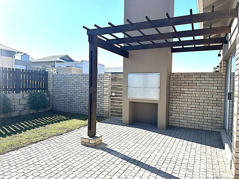 Townhouse For Sale in Mooikloof Country Estate - Photo 3