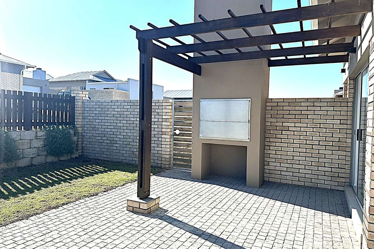Townhouse For Sale in Mooikloof Country Estate - Photo 3