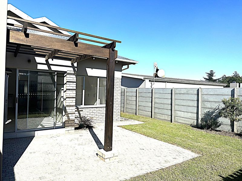 Townhouse For Sale in Mooikloof Country Estate - Photo 2