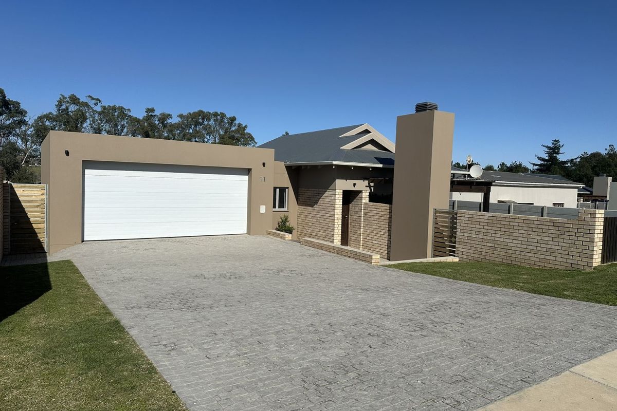 Townhouse For Sale in Mooikloof Country Estate - Photo 4