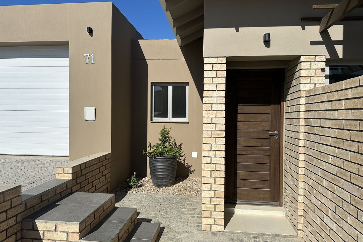 Townhouse For Sale in Mooikloof Country Estate - Photo 5