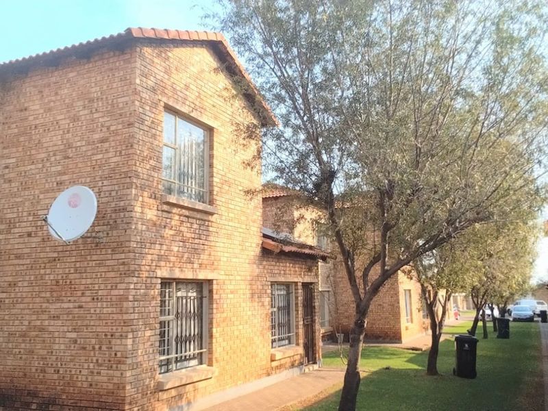 House For Sale in Dawn Park - Photo 2
