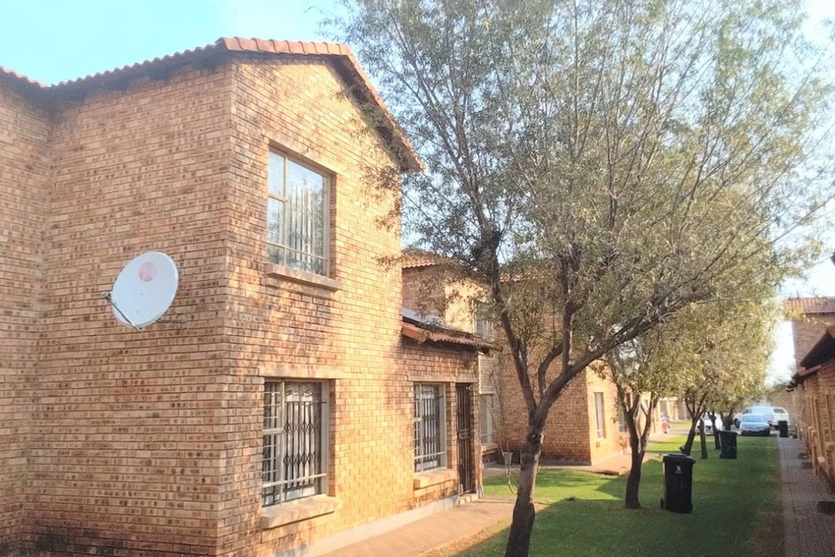 House For Sale in Dawn Park - Photo 2