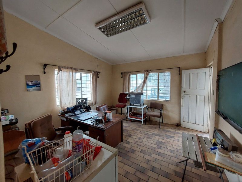 Industrial To Rent in Graaff-Reinet Central - Photo 9