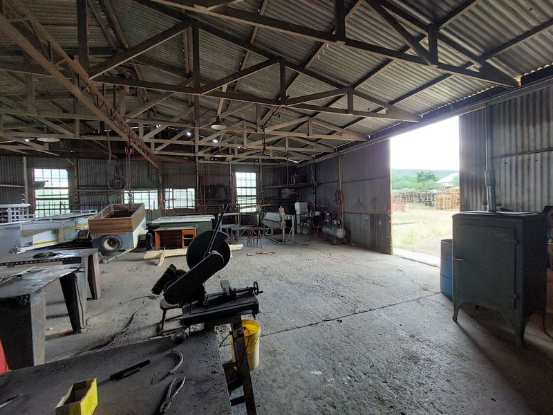 Industrial To Rent in Graaff-Reinet Central - Photo 4